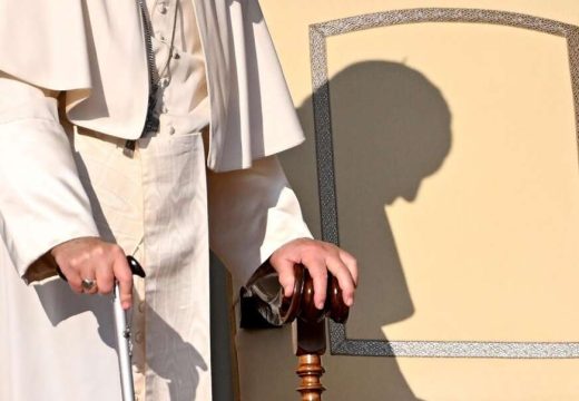 Tradicija koja seže od 13. vijeka: Evo zbog čega prsten pape Franje treba biti uništen nakon njegove smrti