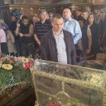 MOŠTI DAJU BLAGOSLOV: Stotine vjernika u redu čekaju da cjelivaju ruku Svetog Save