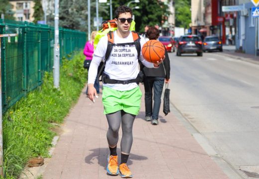 Humanost na djelu: Aleksa Kresojević prešao pola puta do Beograda driblajući loptu
