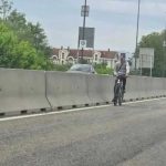 Opasna vožnja: Biciklom po brzoj cesti i to u suprotnom smjeru