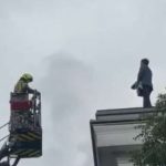 Poslanik se popeo na krov skupštine, prijetio da će skočiti: Drama u središtu Ljubljane, intervenisala policija, vatrogasci, hitna pomoć (Video)