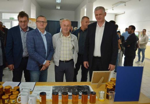 Lopare: Predstavljena zaštićena oznaka geografskog porijekla – majevički med (Foto)