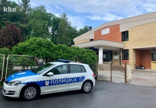 Policajci MUP-a Srpske pred školom: Na tabli napisano “Pobiću čitavu prvu smjenu”