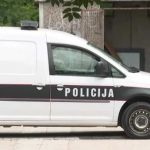 Porodični horor u Zenici: Otac nasrnuo nožem na gosta, kćerku posjekao dok ga je branila!
