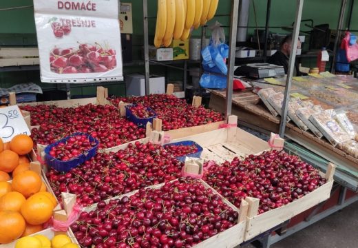 Slovenac iznenađen cijenama voća u Banjaluci: Kod nas šest evra, ovdje devet