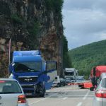 Vozači, oprez: Sudar dva kamiona u Crnoj Rijeci, saobraćaj obustavljen