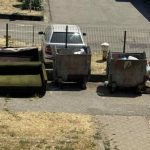 BIJELJINA: Usred dana ostavili trosjed pored kontejnera, prijavljeni Komunalnoj policiji