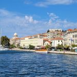 Hrvatska: Mladiće napali na plaži u Šibeniku, dočekale ih psovke i prijetnje (Video)