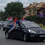 Taksisti obezbijedili besplatan prevoz: Novosađani krenuli za Beograd na Vidovdanski protest (Video)