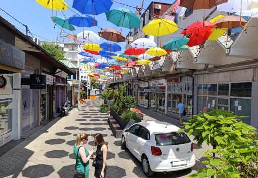 Bijeljina: Ulicu Miloša Crnjanskog od danas krase kišobrani