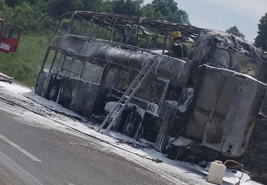 “PREGLEDAN JE UJUTRO OD STRANE POLICIJE”:Oglasio se vlasnik turističke agencije nakon incidenta sa đačkim autobusom