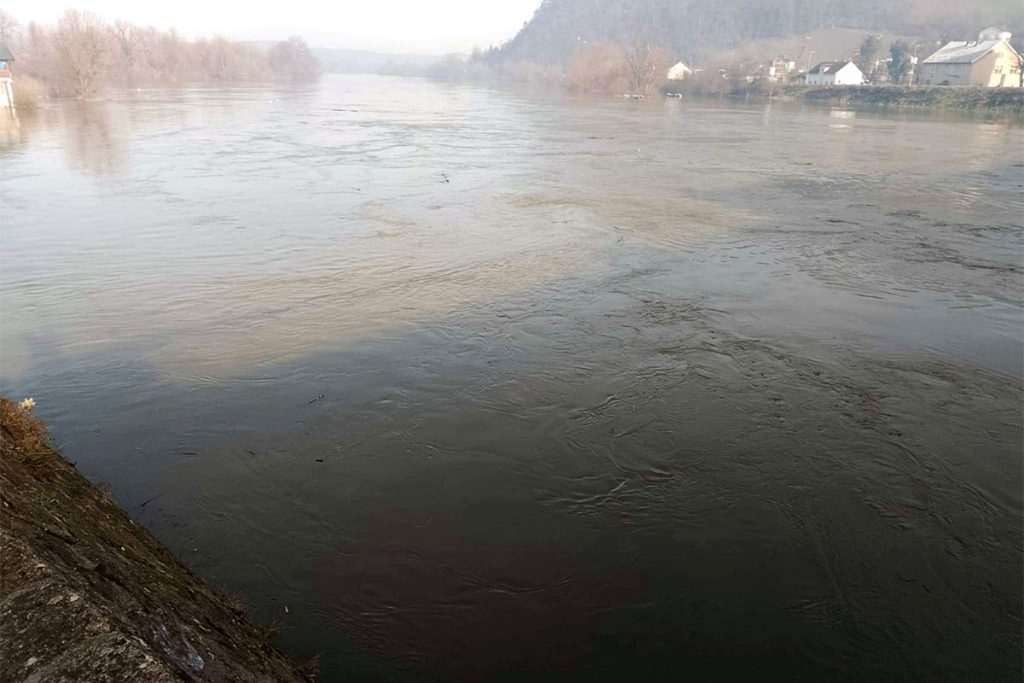 “Pomislio sam da nije živ jer je bio sav u krvi”: Heroji iz Milića izvukli čovjeka iz rijeke i spasli ga u zadnji čas