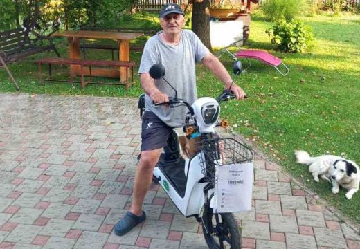 RS: Stevo Opačić vozi motor, a ne skida cijenu (Foto)