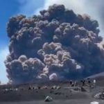 Haos na Siciliji: Etna eruptirala, turisti bježali pred dimom (Video)