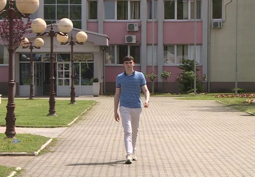 “Rado ih učim šta je Srpska”: Dječak genijalac iz Ugljevika stigao do prestižnog univerziteta u Americi