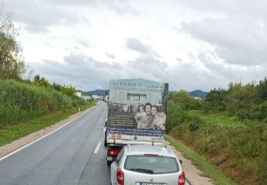 Još jedna tragedija u BiH: Vozač automobila poginuo, saobraćaj obustavljen
