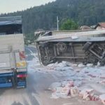 Nezgoda: Kamion pun brašna prevrnuo se kod Doboja (Foto)