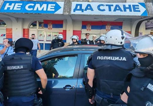 Novi Sad pod blokadama: Uhapšen autoprevoznik koji je prevozio studente, prijetio da će se zapaliti (Video)