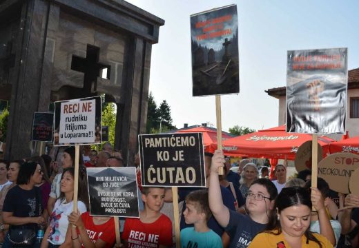 Lopare: Održan skup protiv rudnika litijuma i protesna šetnja „Majevica bez rudnika!“ (Foto)