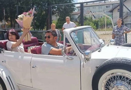 Simpatična scena u Prijedoru: Evo kako su kolege ispratile Snježu u penziju (Foto)