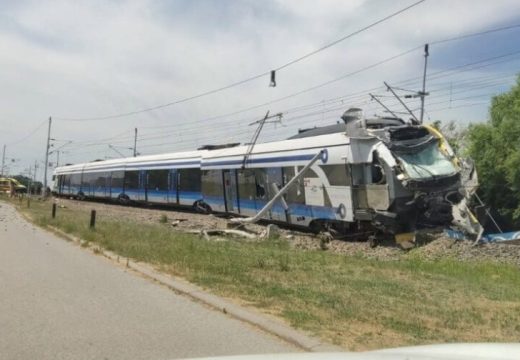 Teška nesreća kod granice BiH: Kamion podletio pod voz, poginula jedna osoba
