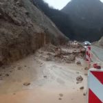 Tragedija u Srpskoj: Stijena pala na automobil, poginuo suvozač