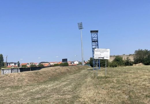 BIJELJINA: Akcija košenja ambrozije nastavljena kod stadiona FK “Radnik“