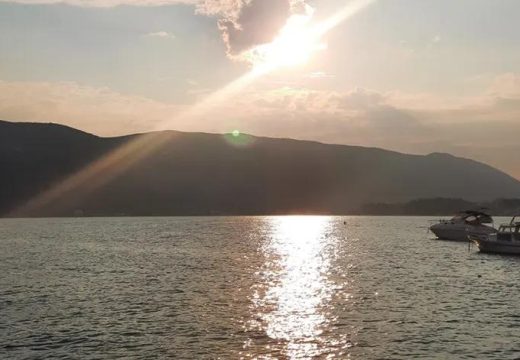 Temperatura i do 42 stepena: U Crnoj Gori na snazi crveni meteoalarm
