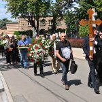 Den Tana sahranjen u Beogradu: Ćerke i supruga neutješni, na sahrani bili i fudbaleri, političari i biznismeni