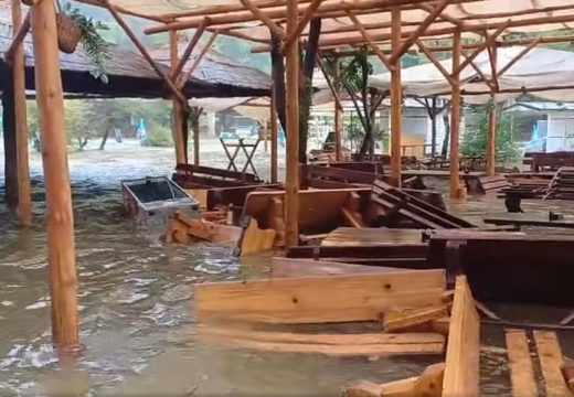 Posljedice snažnog nevremena: Poplavljeno područje kod slapova Kravice (Video)