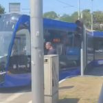 Oglasio se GSP o iskliznuću novog tramvaja: “Ovakvi događaji uobičajeni tokom testiranja” (Video)