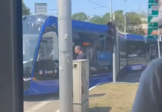 Oglasio se GSP o iskliznuću novog tramvaja: “Ovakvi događaji uobičajeni tokom testiranja” (Video)