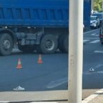 Cisterna udarila ženu u Konjicu: Papuče ostale na asfaltu, semafori ugašeni