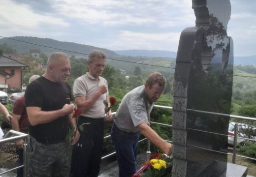 LOPARE: Parastos poginulim borcima služen u Vakufu (Foto)