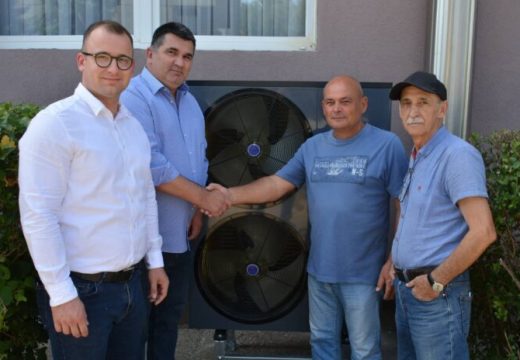 Lopare: Pušten u rad novi sistem grijanja u stambenoj zgradi (Foto)