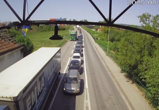 Naoružajte se strpljenjem: Duge kolone na graničnim prelazima prema Hrvatskoj i Crnoj Gori