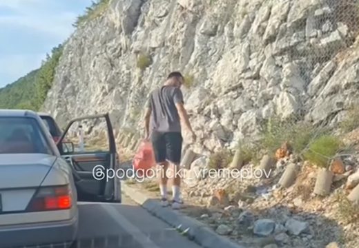 “Hajde da slijedimo ovaj primjer”: Turista satima čekao na granici, pa odlučio da pokupi smeće (Video)