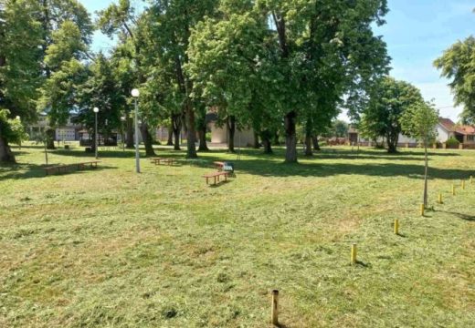 Bijeljina: Uređenje zelenih površina u Batkoviću (Foto)