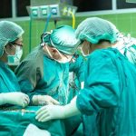 Banjalučki doktor objavio fotografiju: Iz kapka odstranjen crv od 6 cm (Foto)