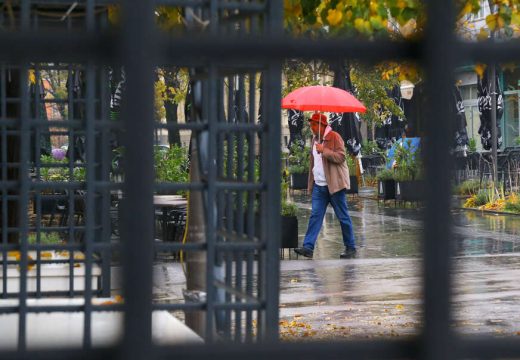 Jeste li znali: Čemu služi metalni dio na vrhu kišobrana