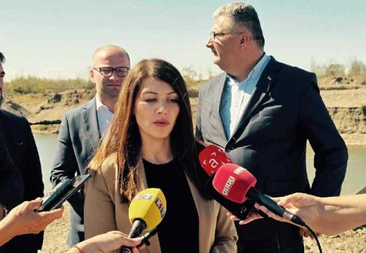 Šamac: Ministar poljoprivrede u posjeti području obalozaštite na lokaciji Daulije i farmi muznih krava