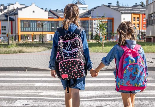 Prvog dana škole internet obiluje fotografijama koje ugrožavaju sigurnost djece: Roditelji, razmislite