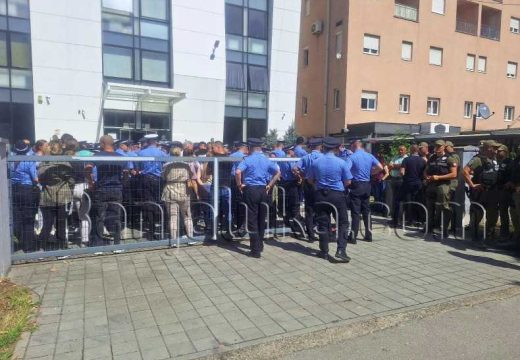 Napad na policajce: Sud objasnio zašto je pustio Radoslava i pritvorio Mihajla Jovića