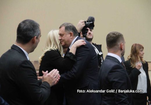 RS: Ukinute sankcije Miloradu Dodiku i Željki Cvijanović!