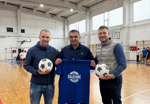 Bijeljina: Delegacija FK Radnik posjetila OŠ “Vuk Karadžić”