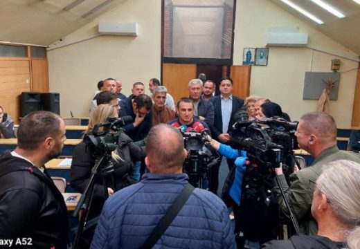 Drama na startu!: Narodni poslanici i mještani izbačeni sa sjednice SO Ugljevik