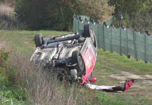 Teška nesreća kod Bijeljine: Stradao vozač automobila (Foto)