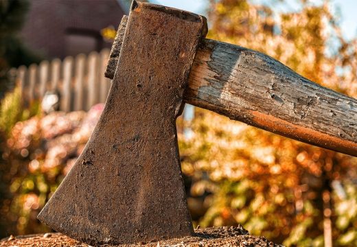 Dobojliji pet godina robije: Naoružani sjekirom i nožem oteli 635 KM sa pumpe