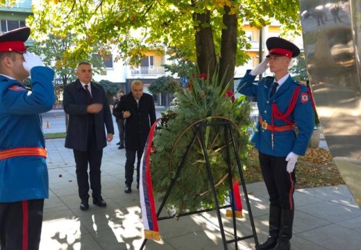Banjaluka: Minić položio vijence na spomenike poginulim borcima i 12 beba