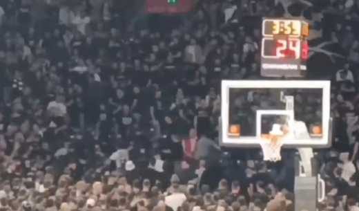 Haos u Areni: Potukli se navijači Partizana (Video)